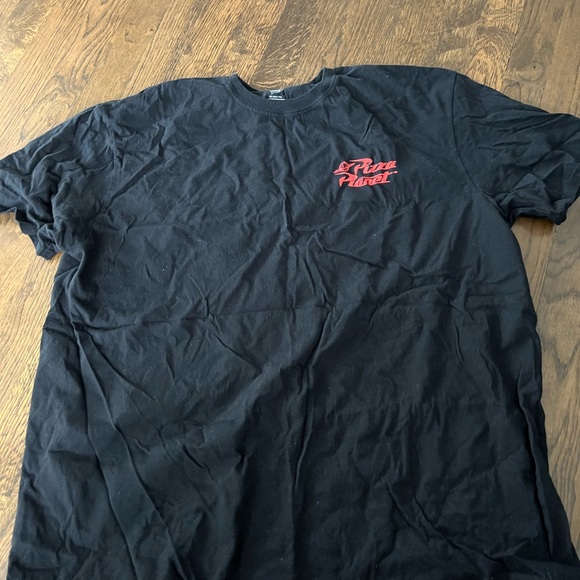Black Pixar Pizza Planet Men's T-Shirt - Picture 1 of 2